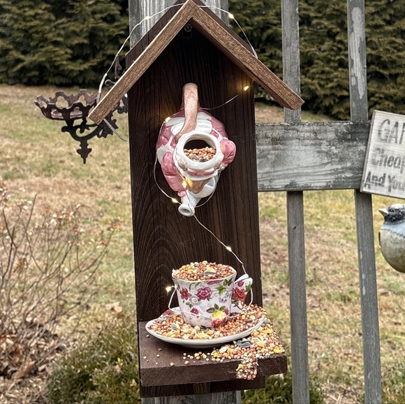 Rustic Wooden Handmade Bird Feeder Penguin With The Birds - Picture 12 of 15